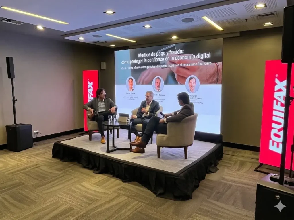 Panel de conversación con tarima, pantalla, tótem led y sistema de sonido para Equifax